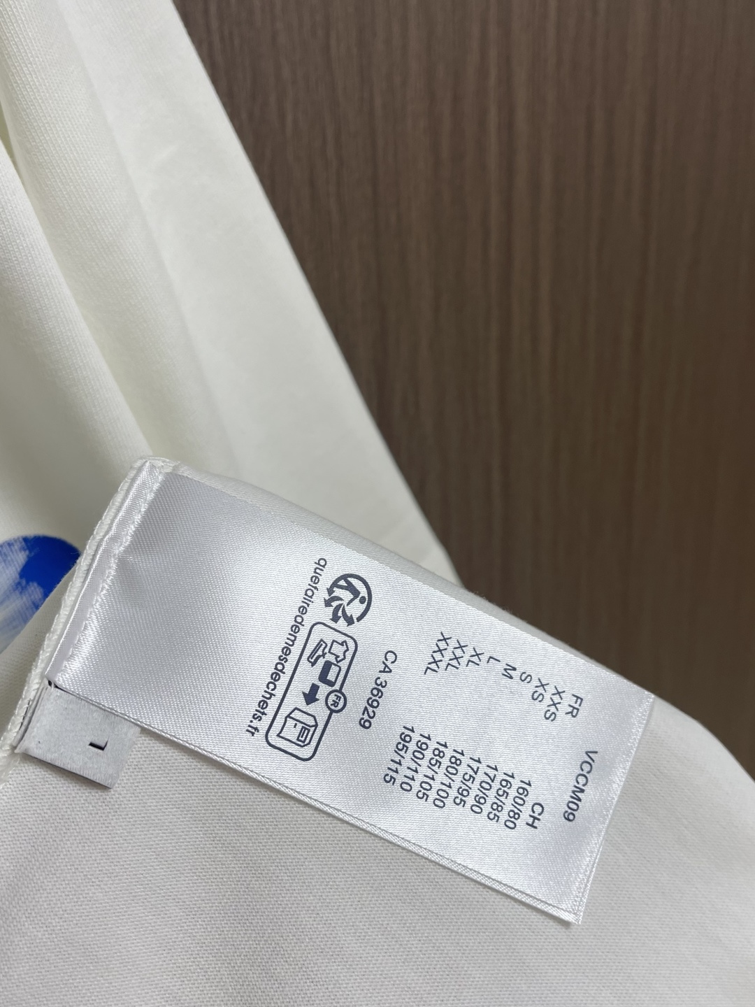 LV 2026SS 限定新品涂鸦logo印花短袖T恤，基础简约百搭款式，面料采用是高克重的针织棉布料，柔