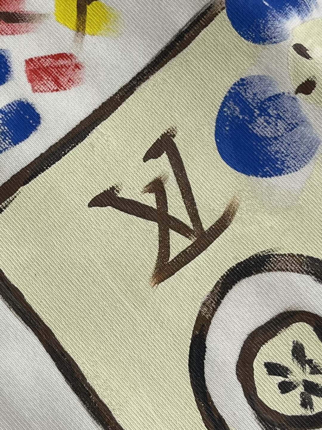 LV 2026SS 限定新品涂鸦logo印花短袖T恤，基础简约百搭款式，面料采用是高克重的针织棉布料，柔