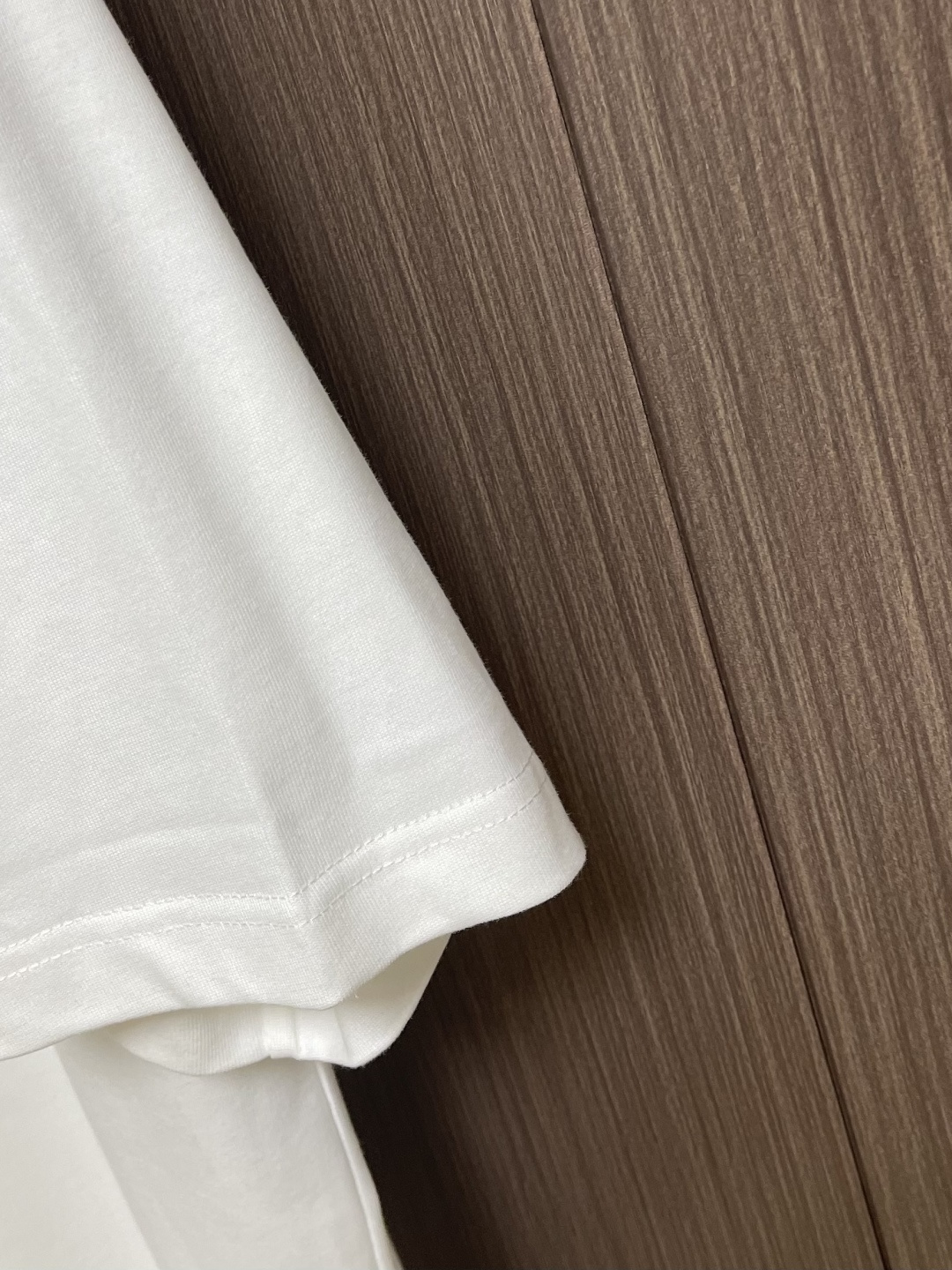 LV 2026SS 限定新品涂鸦logo印花短袖T恤，基础简约百搭款式，面料采用是高克重的针织棉布料，柔