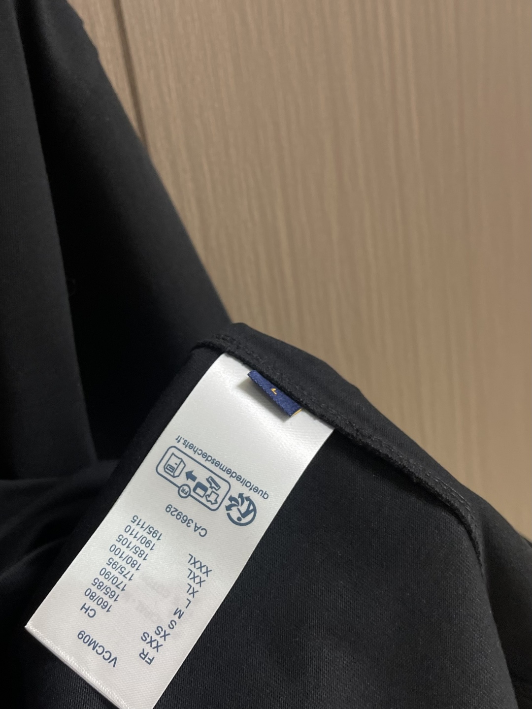 LV 2026ss 早春印花logo纯棉质阔版圆领男士短袖t恤，新季新推系列将标识巧妙融入设计，塑就一系