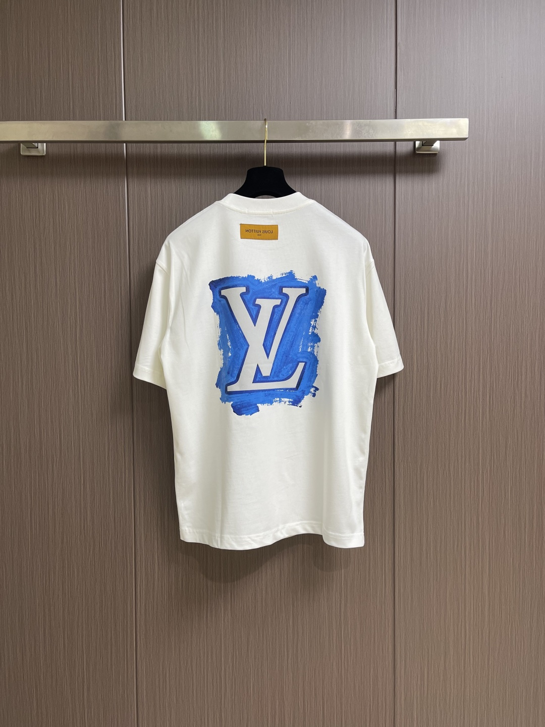 LV 2026SS 限定新品涂鸦logo印花短袖T恤，基础简约百搭款式，面料采用是高克重的针织棉布料，柔