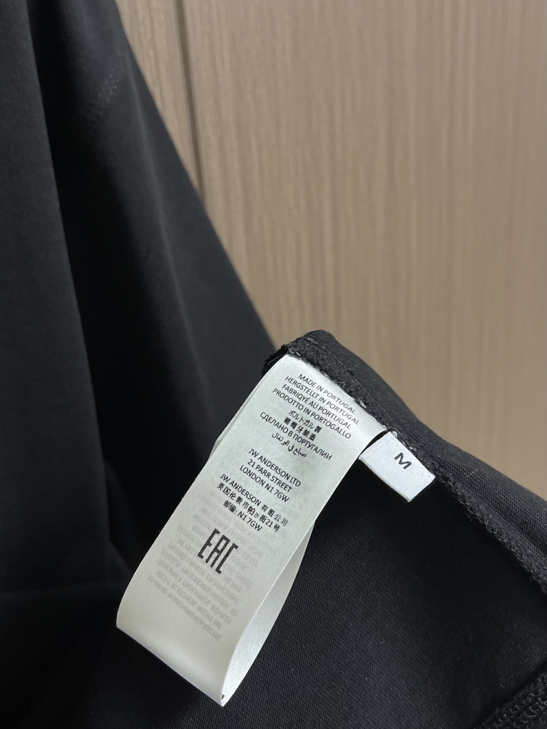 jwanderson 2026SS早春新款圆领短袖T恤！层次自然有型 能很好修饰脖子与脸型视觉上显瘦 标