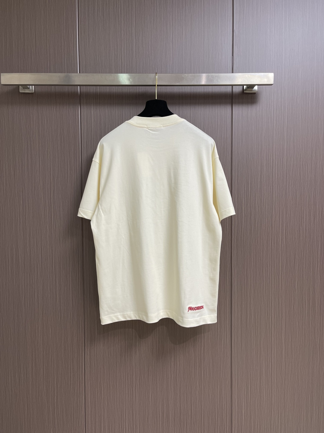 jwanderson 2026SS早春新款圆领短袖T恤！层次自然有型 能很好修饰脖子与脸型视觉上显瘦 标