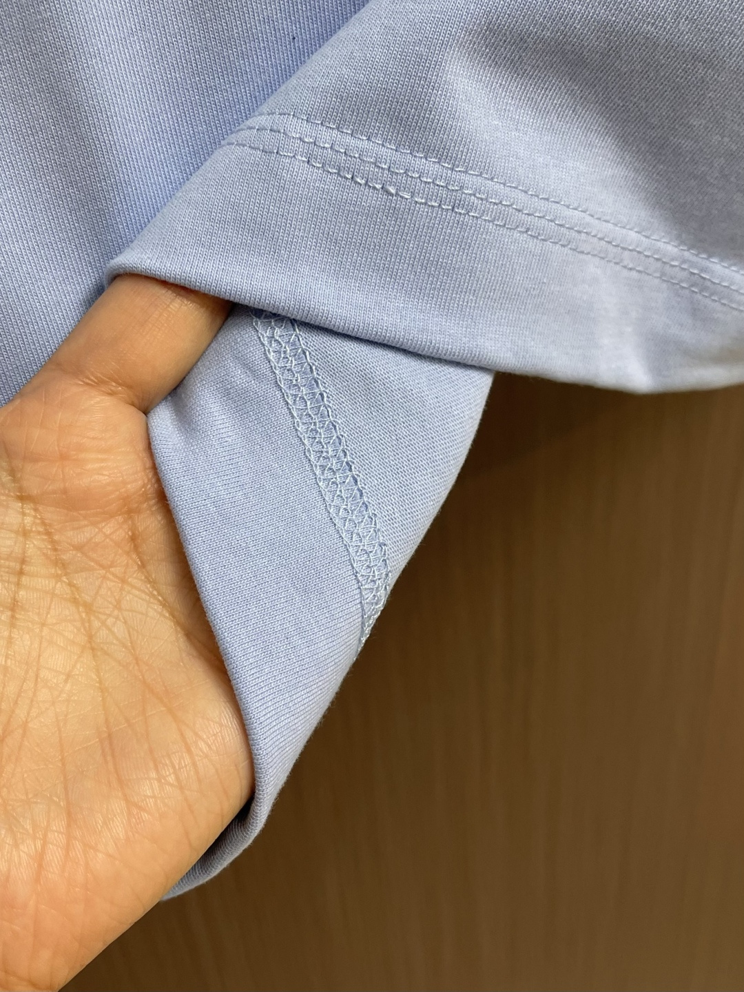 jwanderson 2026SS早春新款圆领短袖T恤！层次自然有型 能很好修饰脖子与脸型视觉上显瘦 标