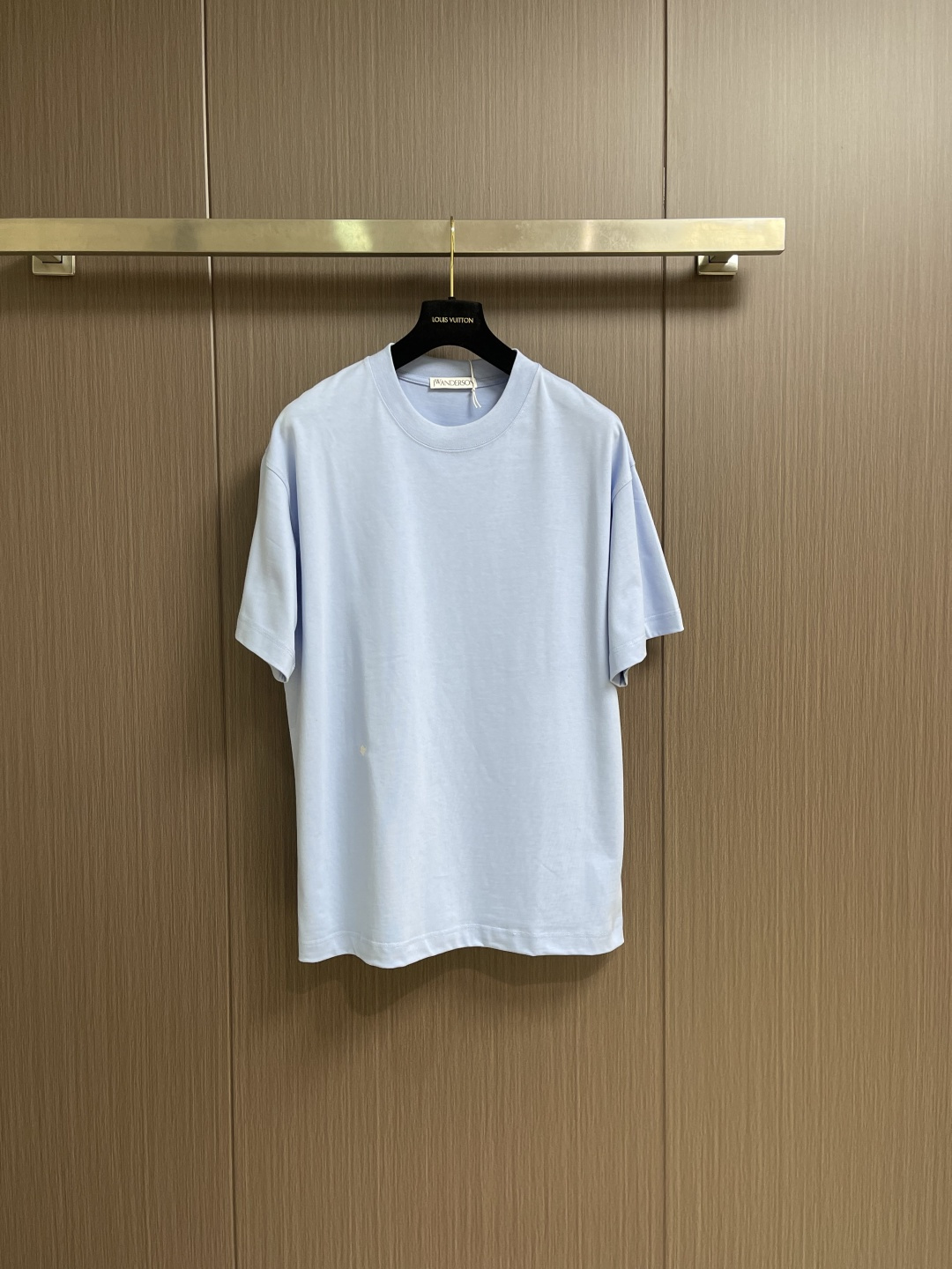 jwanderson 2026SS早春新款圆领短袖T恤！层次自然有型 能很好修饰脖子与脸型视觉上显瘦 标