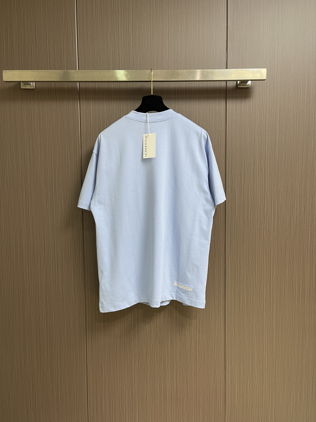 jwanderson 2026SS早春新款圆领短袖T恤！层次自然有型 能很好修饰脖子与脸型视觉上显瘦 标