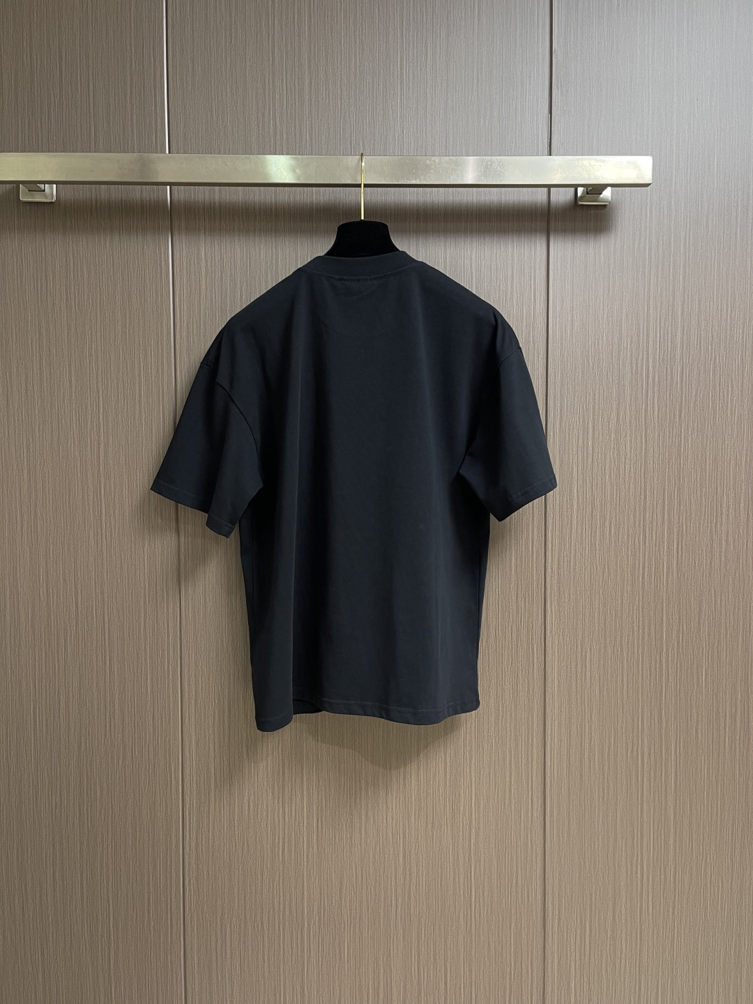 AMI 2026SS早春新款马年限定爱心马刺绣圆领T恤，定织定染纯棉300克重洗水面料，做工精细。男女同