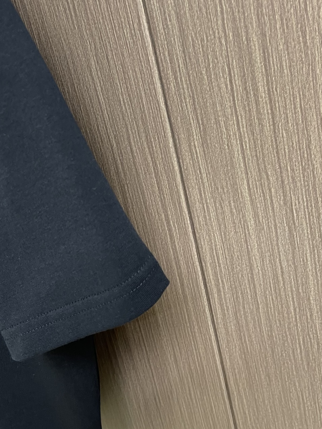 AMI 2026SS早春新款马年限定爱心马刺绣圆领T恤，定织定染纯棉300克重洗水面料，做工精细。男女同