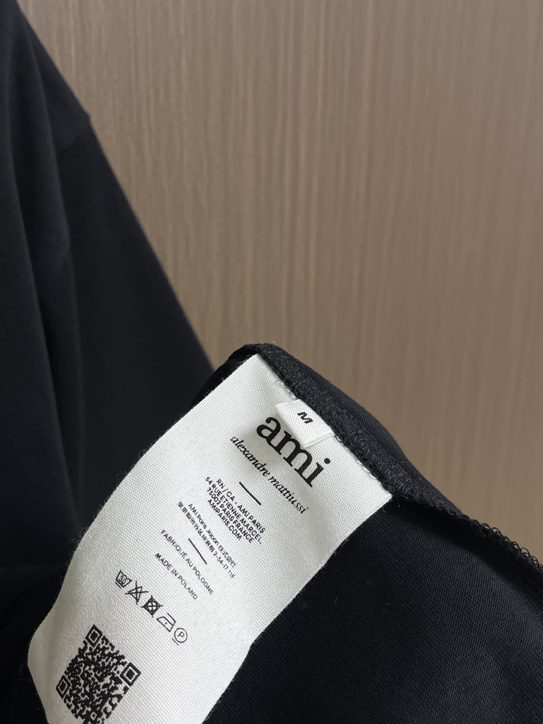 AMI 2026SS早春新款马年限定爱心马刺绣圆领T恤，定织定染纯棉300克重洗水面料，做工精细。男女同