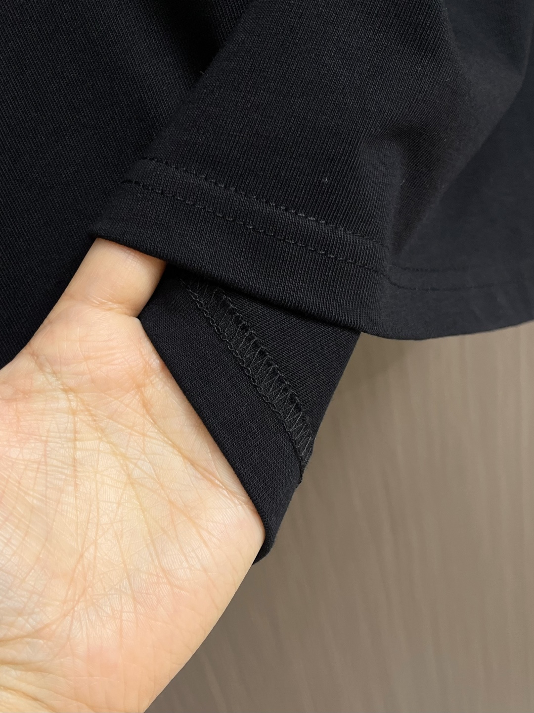 AMI 2026SS早春新款马年限定爱心马刺绣圆领T恤，定织定染纯棉300克重洗水面料，做工精细。男女同