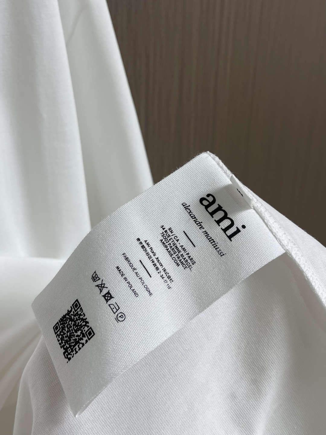 AMI 2026SS早春新款马年限定爱心马刺绣圆领T恤，定织定染纯棉300克重洗水面料，做工精细。男女同