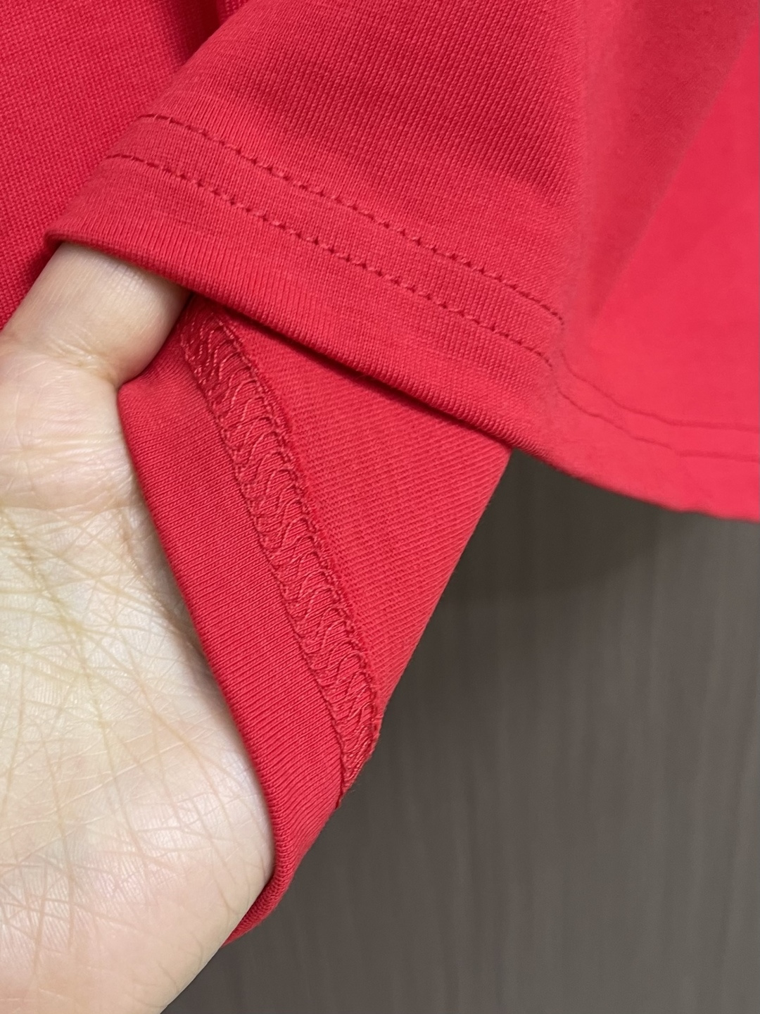 AMI 2026SS早春新款马年限定爱心马刺绣圆领T恤，定织定染纯棉300克重洗水面料，做工精细。男女同