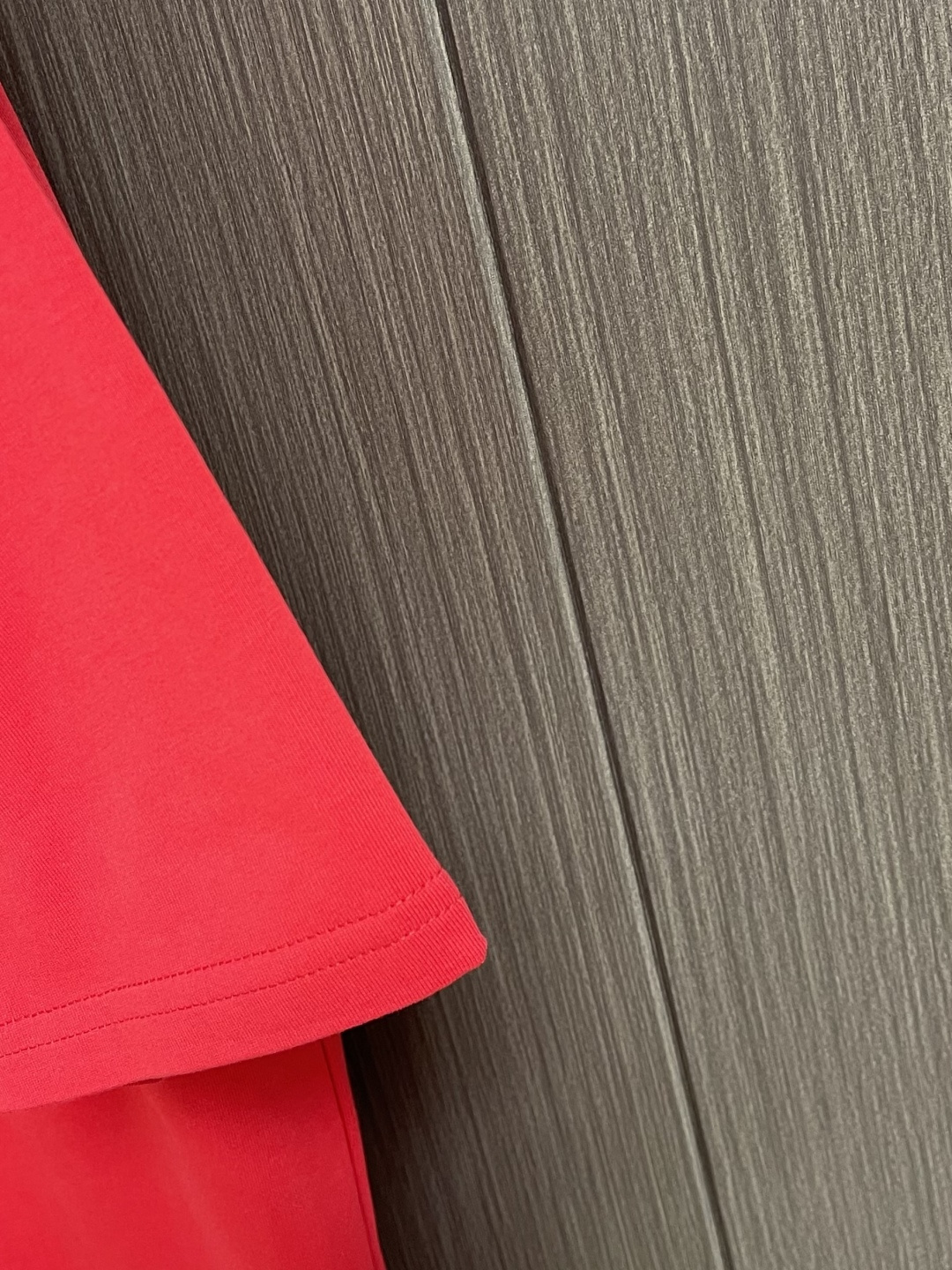 AMI 2026SS早春新款马年限定爱心马刺绣圆领T恤，定织定染纯棉300克重洗水面料，做工精细。男女同