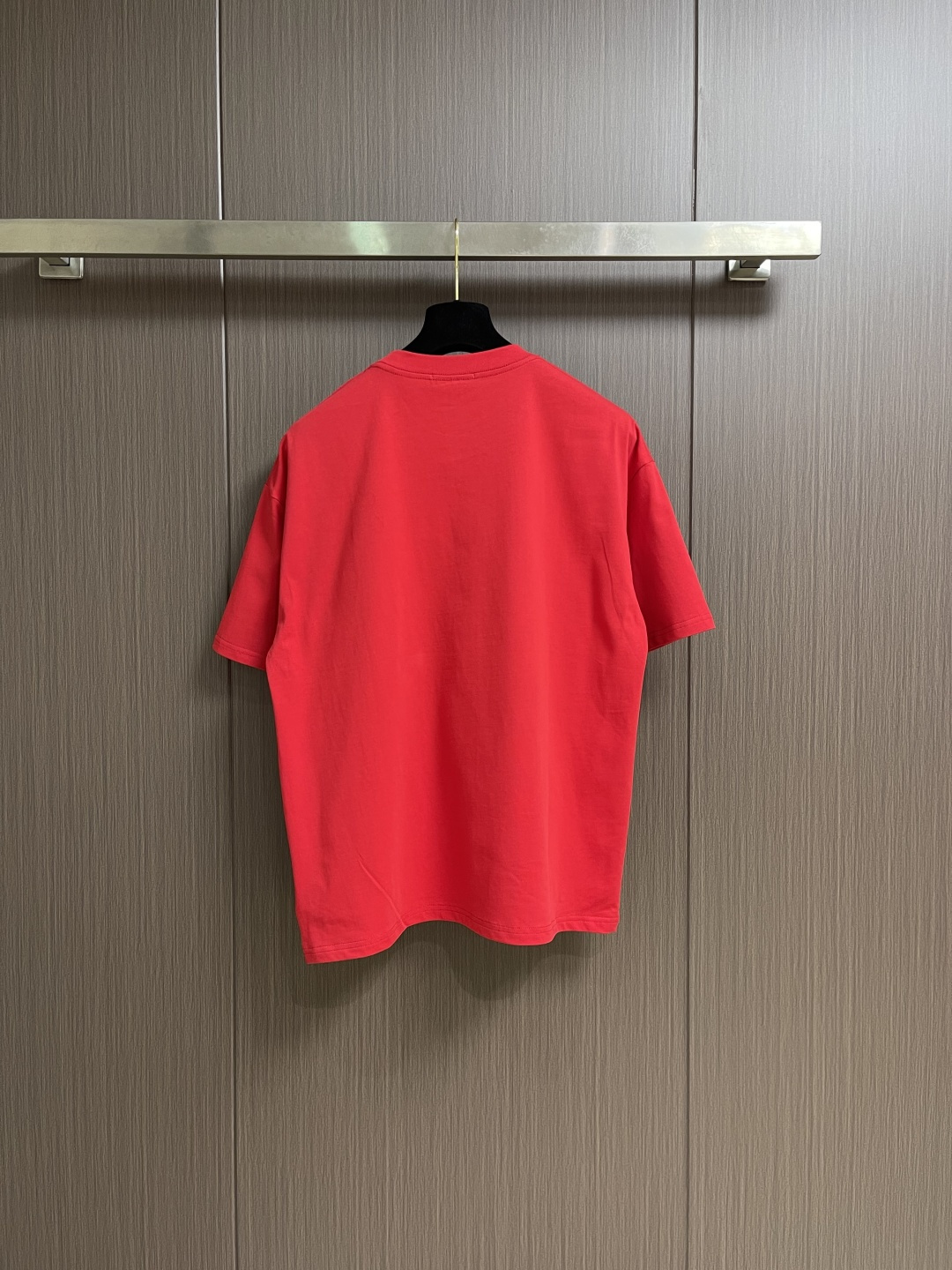 AMI 2026SS早春新款马年限定爱心马刺绣圆领T恤，定织定染纯棉300克重洗水面料，做工精细。男女同