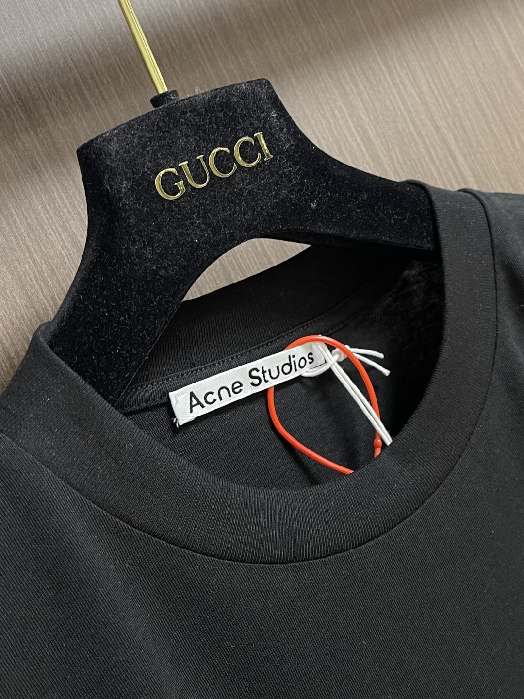 Acne Studios 徽标口袋短袖T恤 定制云絮爽滑麻棉料 柔软细腻 舒适贴肤 一抹深邃黑诠释低调奢