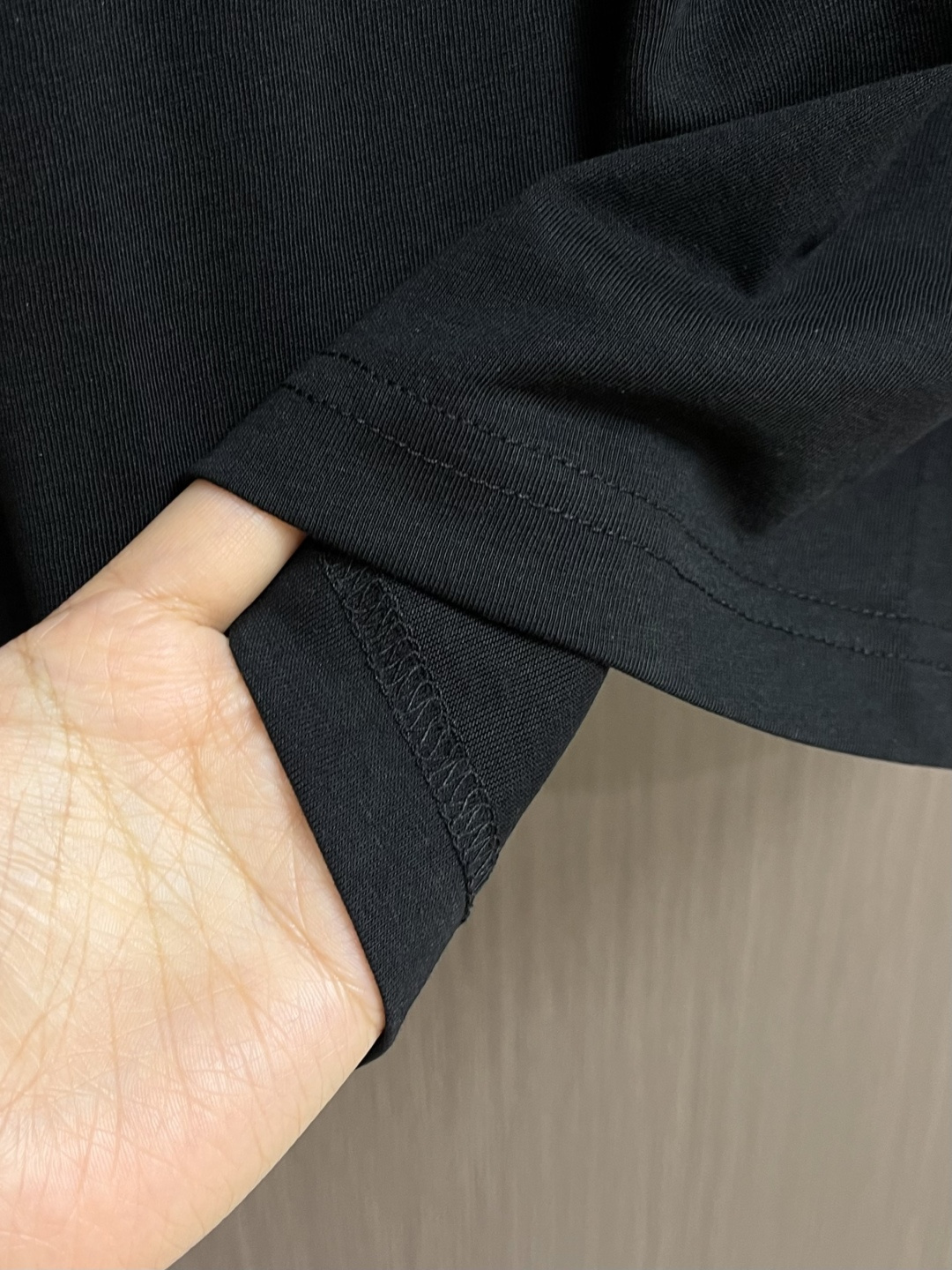 Acne Studios 徽标口袋短袖T恤 定制云絮爽滑麻棉料 柔软细腻 舒适贴肤 一抹深邃黑诠释低调奢