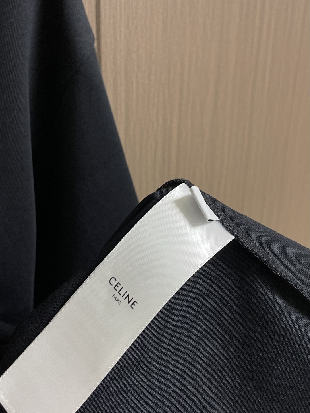 Celine 经典款刺绣logo标识短袖T恤，面料采用170克50支双股 手感柔软 舒适亲肤 简单到极致