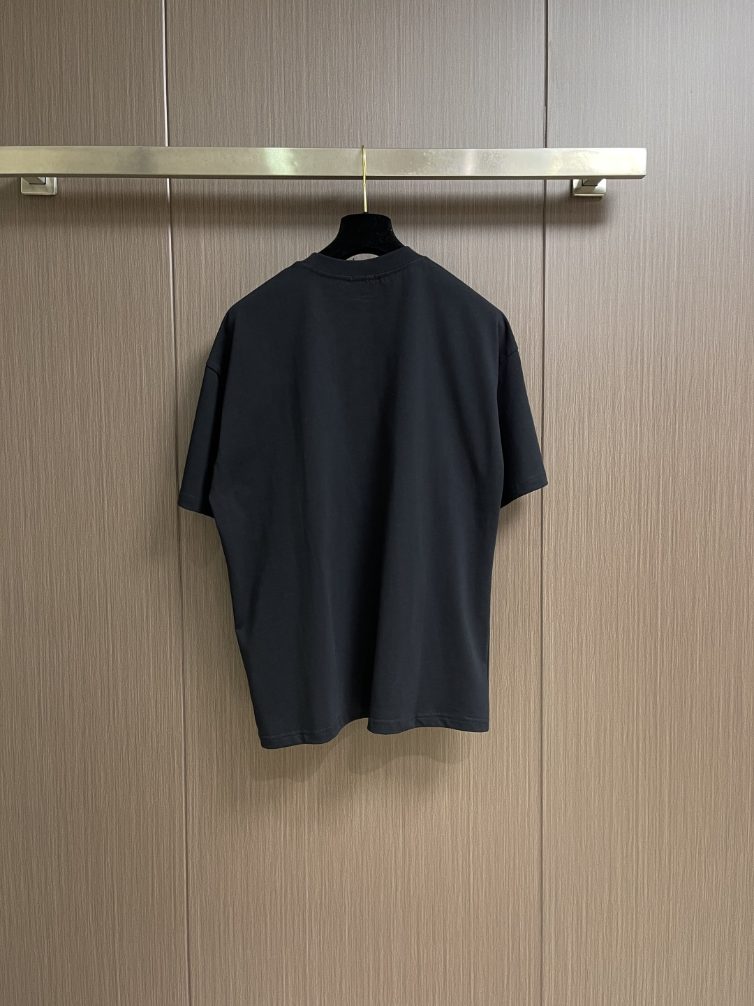 Celine 经典款刺绣logo标识短袖T恤，面料采用170克50支双股 手感柔软 舒适亲肤 简单到极致