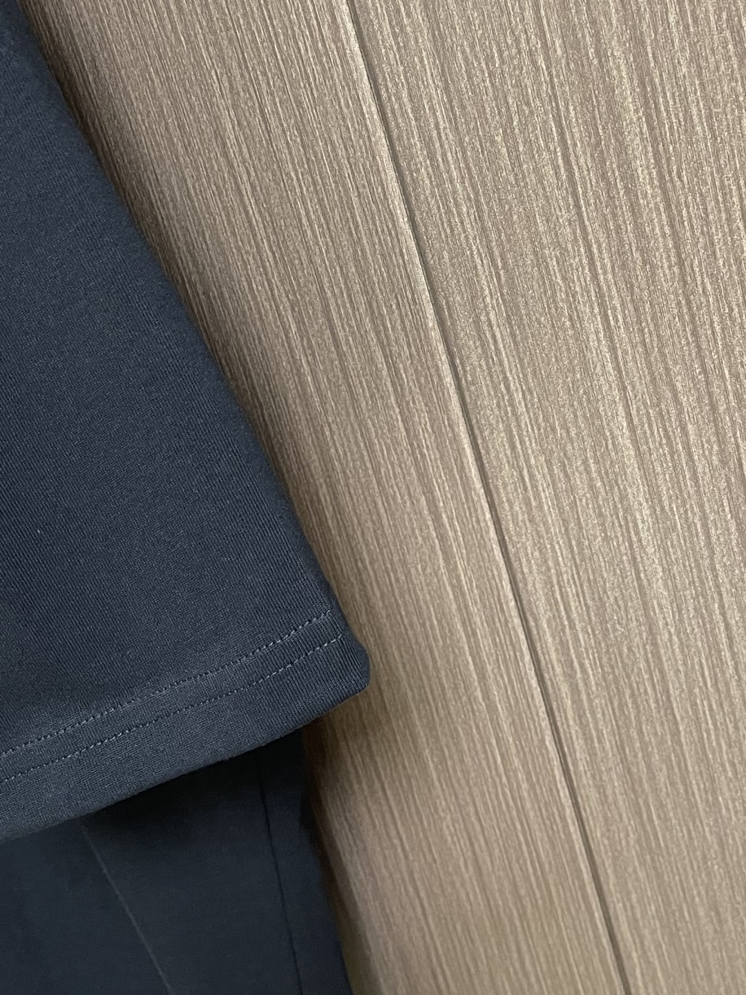 Celine 经典款刺绣logo标识短袖T恤，面料采用170克50支双股 手感柔软 舒适亲肤 简单到极致