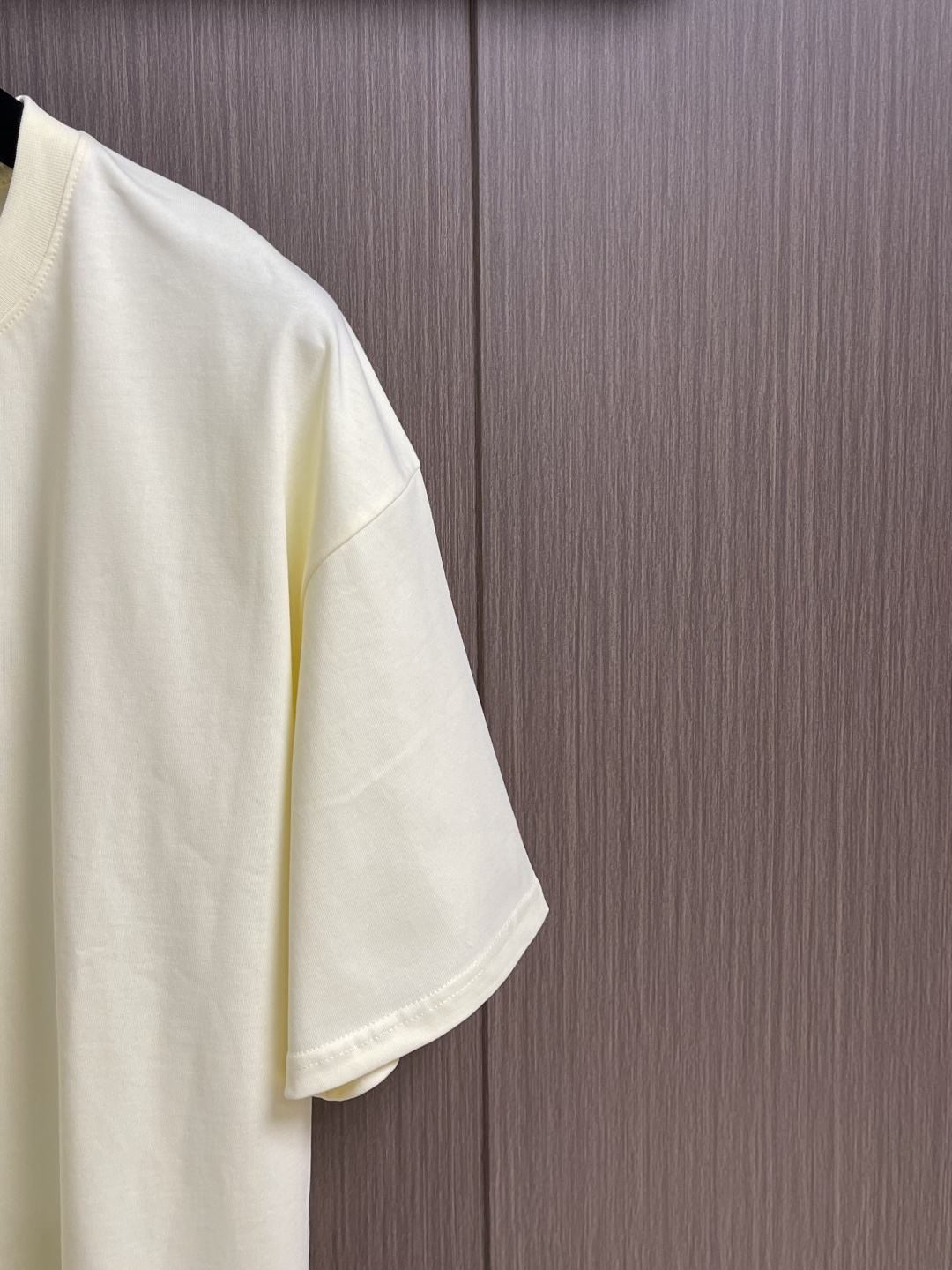 Celine 经典款刺绣logo标识短袖T恤，面料采用170克50支双股 手感柔软 舒适亲肤 简单到极致