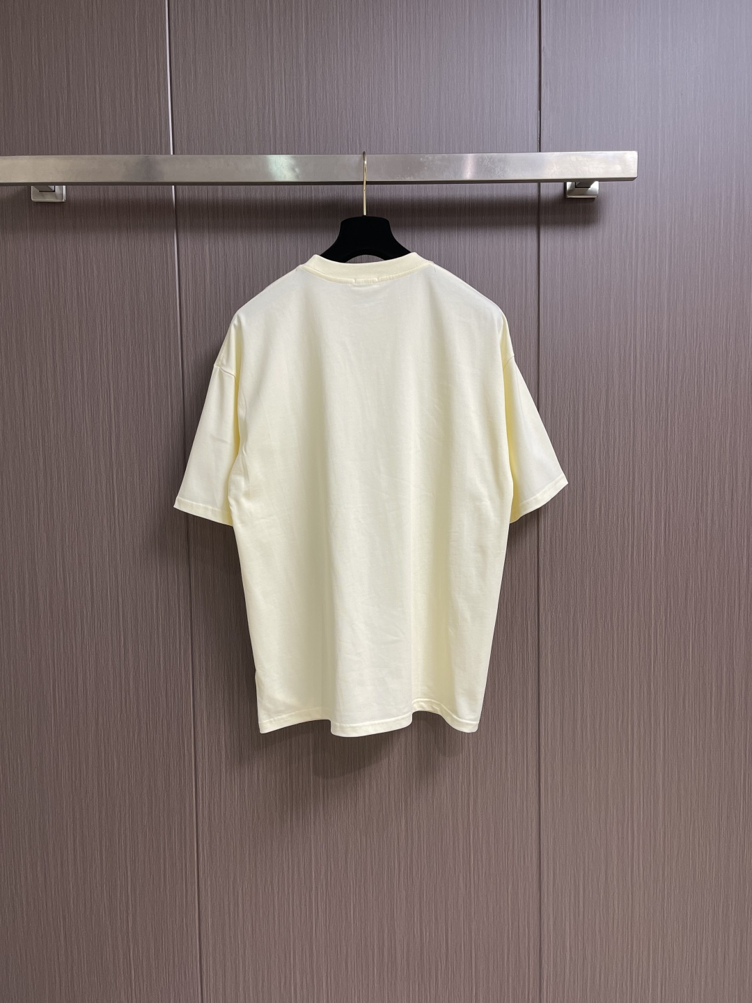 Celine 经典款刺绣logo标识短袖T恤，面料采用170克50支双股 手感柔软 舒适亲肤 简单到极致