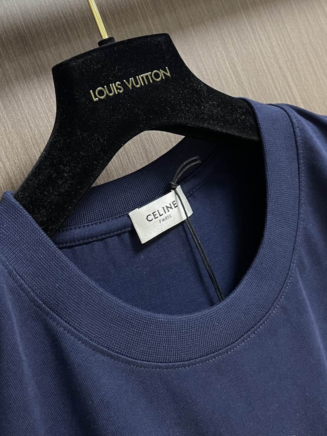 Celine 经典款刺绣logo标识短袖T恤，面料采用170克50支双股 手感柔软 舒适亲肤 简单到极致