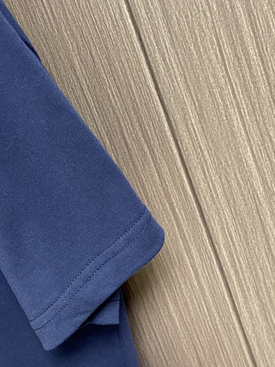 Celine 经典款刺绣logo标识短袖T恤，面料采用170克50支双股 手感柔软 舒适亲肤 简单到极致