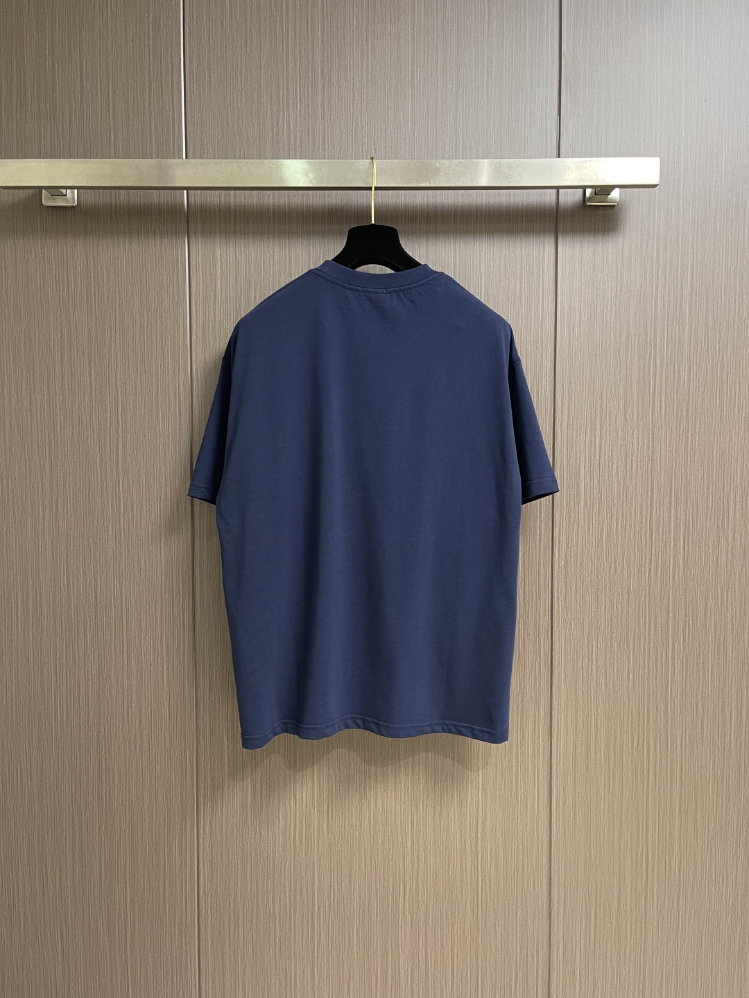 Celine 经典款刺绣logo标识短袖T恤，面料采用170克50支双股 手感柔软 舒适亲肤 简单到极致