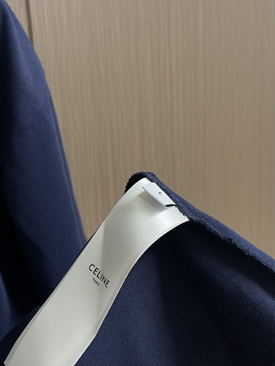 Celine 经典款刺绣logo标识短袖T恤，面料采用170克50支双股 手感柔软 舒适亲肤 简单到极致