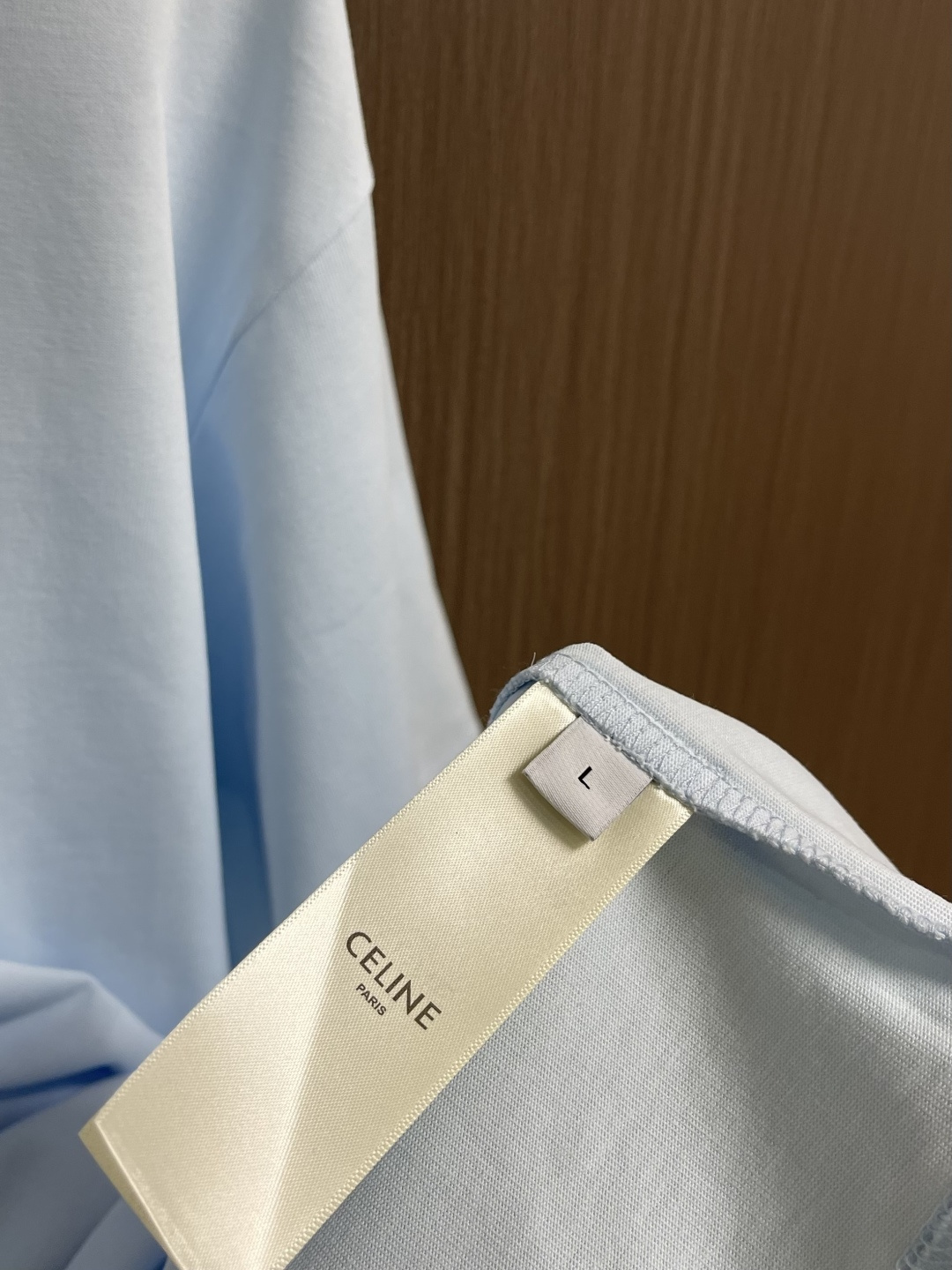 Celine 经典款刺绣logo标识短袖T恤，面料采用170克50支双股 手感柔软 舒适亲肤 简单到极致