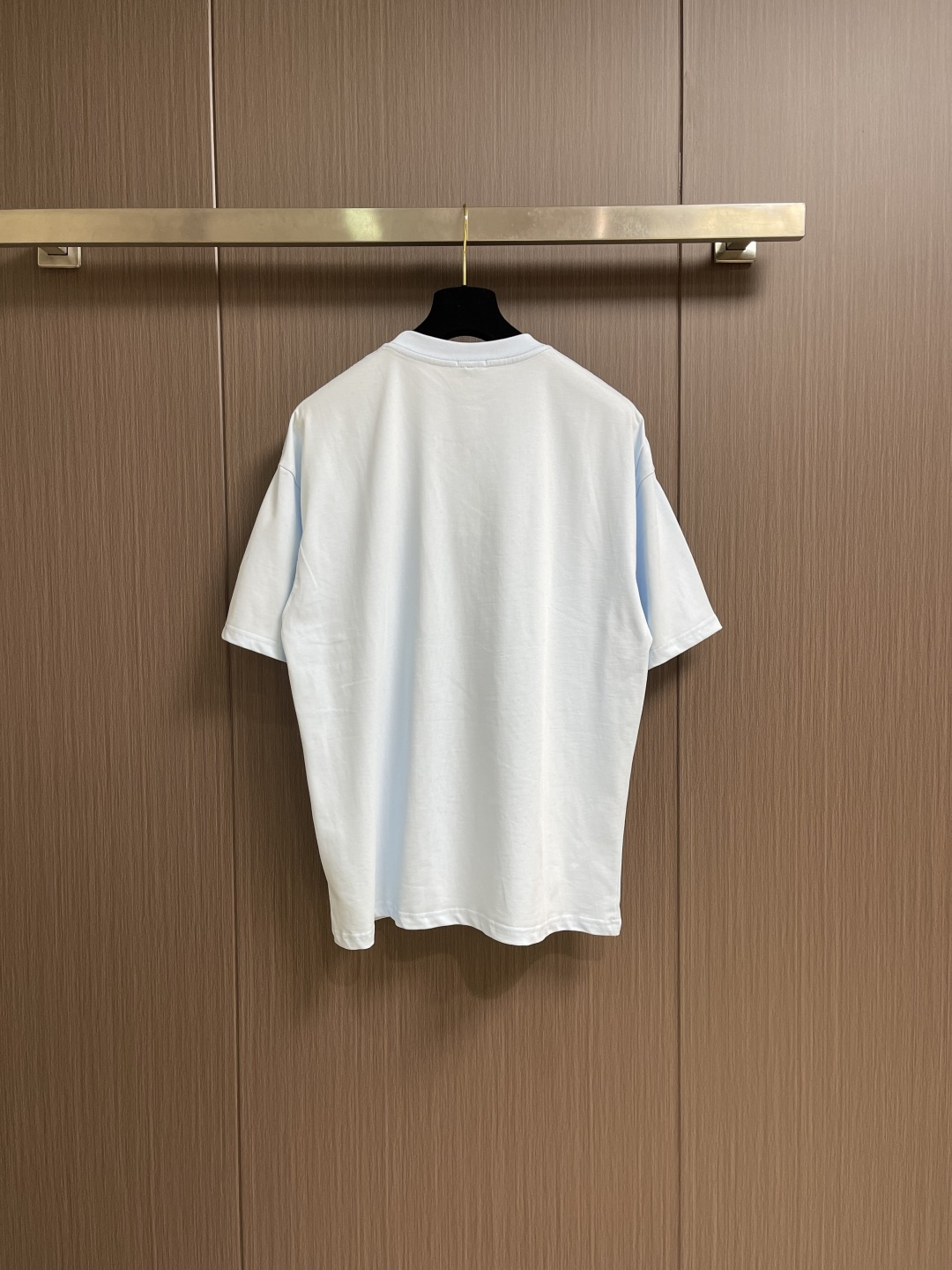 Celine 经典款刺绣logo标识短袖T恤，面料采用170克50支双股 手感柔软 舒适亲肤 简单到极致