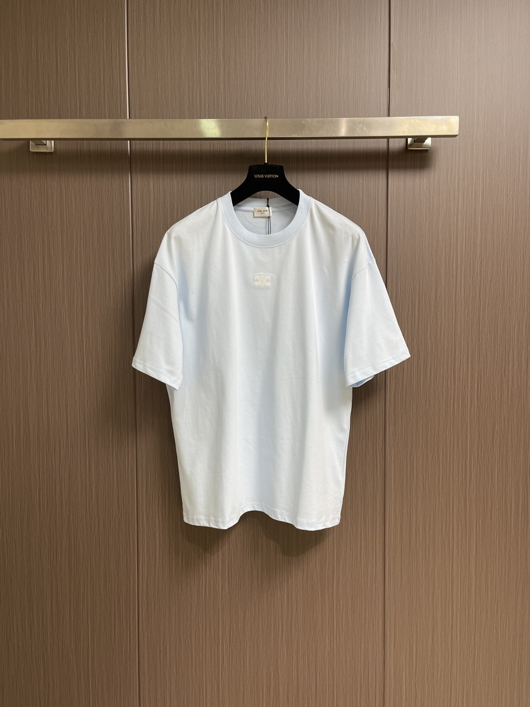 Celine 经典款刺绣logo标识短袖T恤，面料采用170克50支双股 手感柔软 舒适亲肤 简单到极致