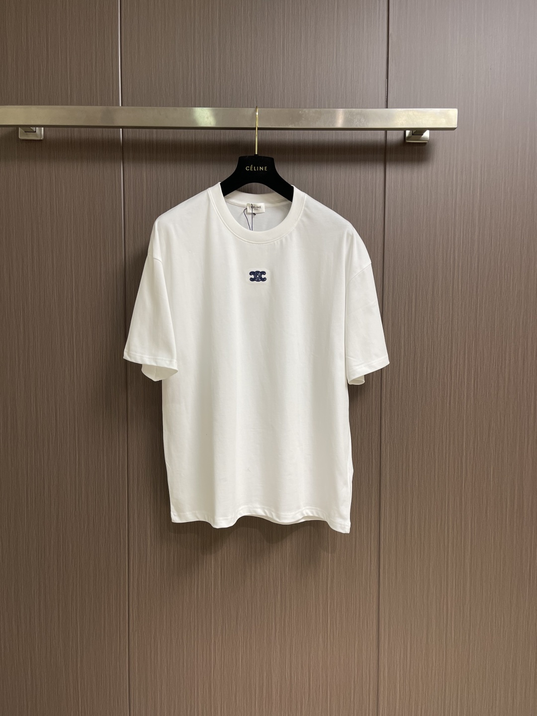 Celine 经典款刺绣logo标识短袖T恤，面料采用170克50支双股 手感柔软 舒适亲肤 简单到极致