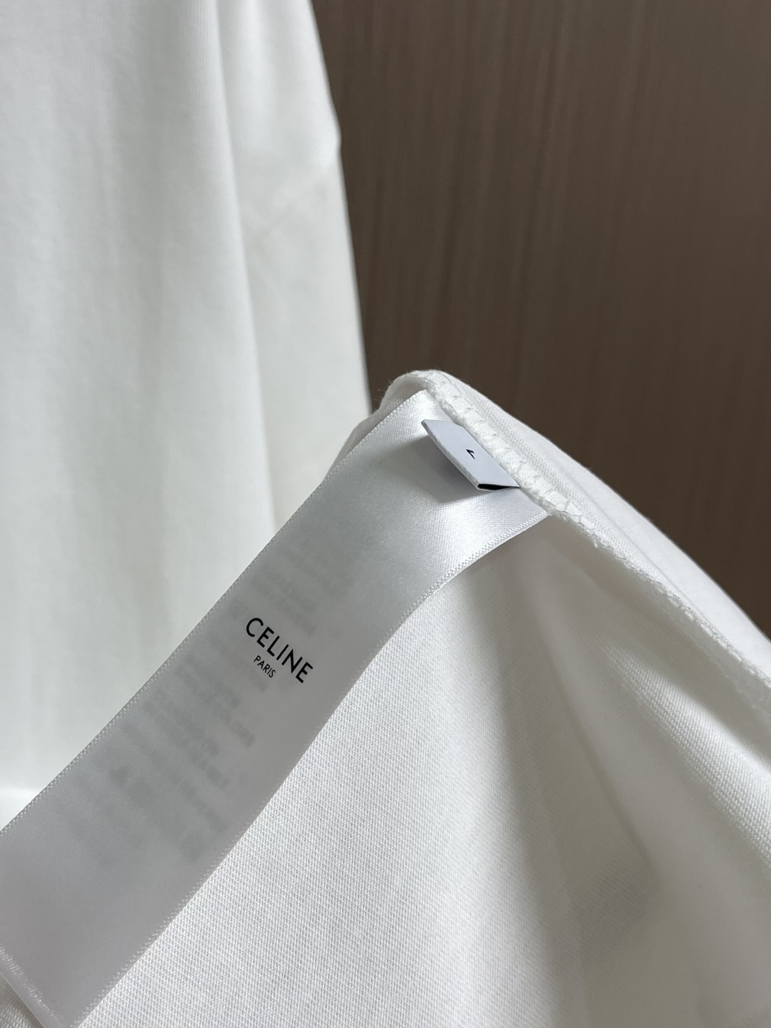 Celine 经典款刺绣logo标识短袖T恤，面料采用170克50支双股 手感柔软 舒适亲肤 简单到极致