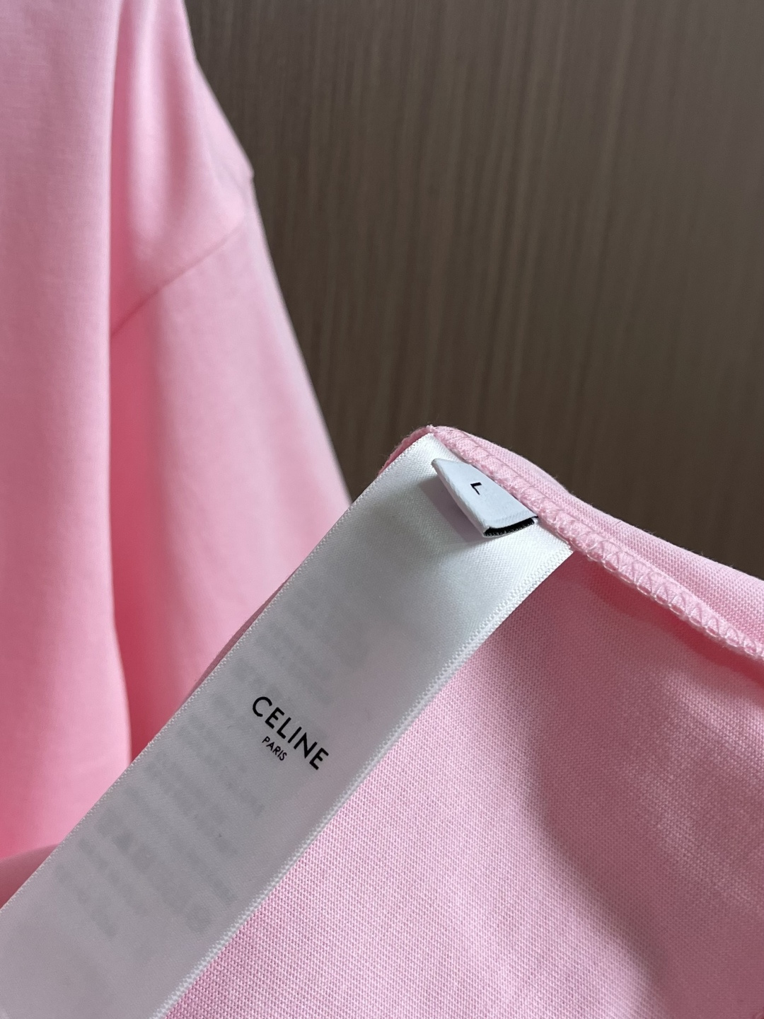 Celine 经典款刺绣logo标识短袖T恤，面料采用170克50支双股 手感柔软 舒适亲肤 简单到极致