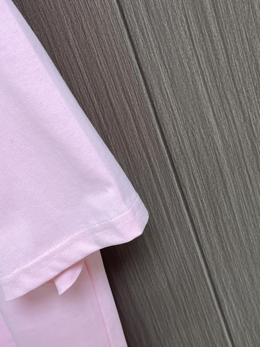 Celine 经典款刺绣logo标识短袖T恤，面料采用170克50支双股 手感柔软 舒适亲肤 简单到极致