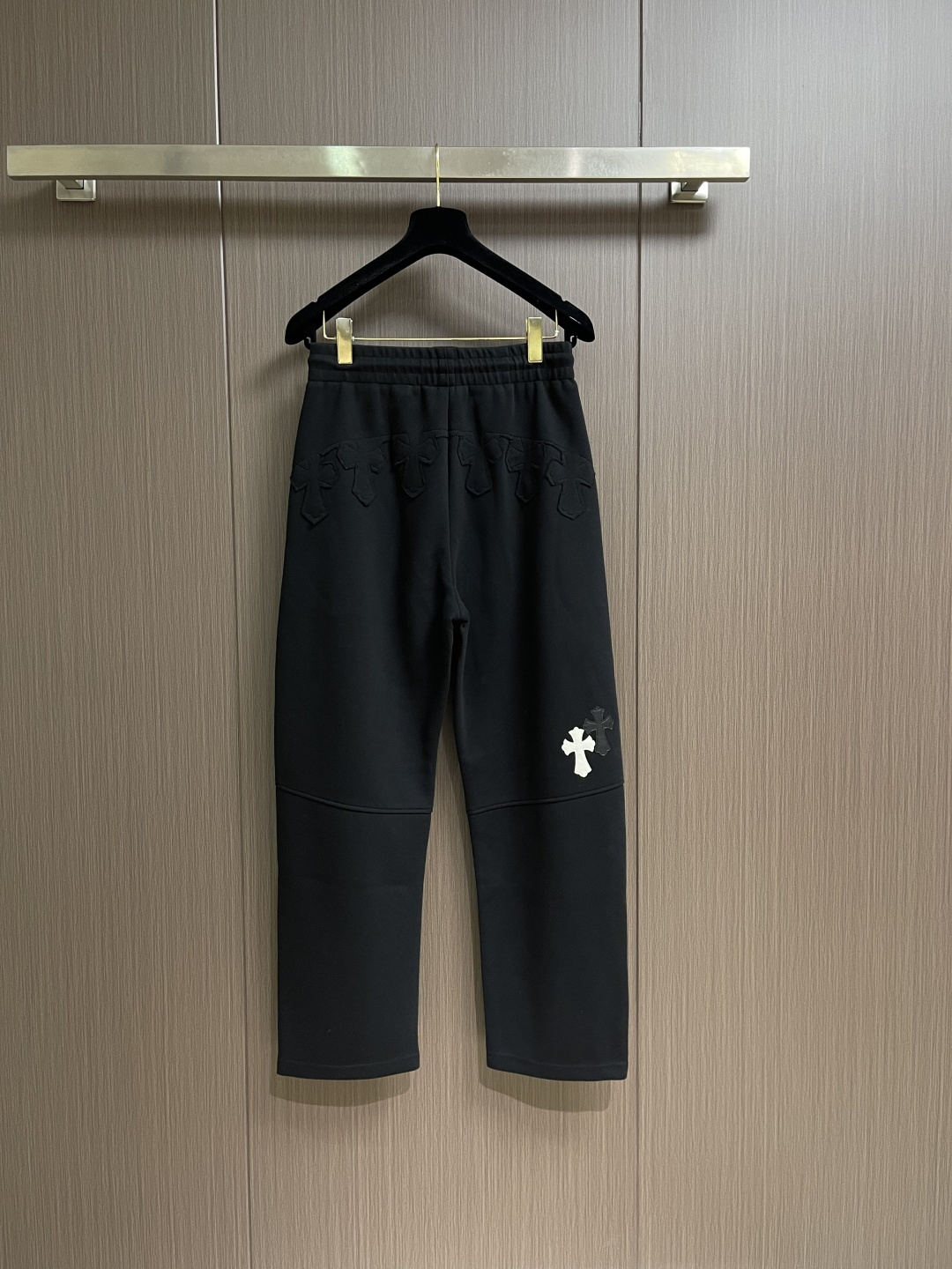 CH 克罗心十字花标识系列直筒卫裤，拼皮十字花设计，日本进口提花棉料，厚度和质感随意对比....面料质感