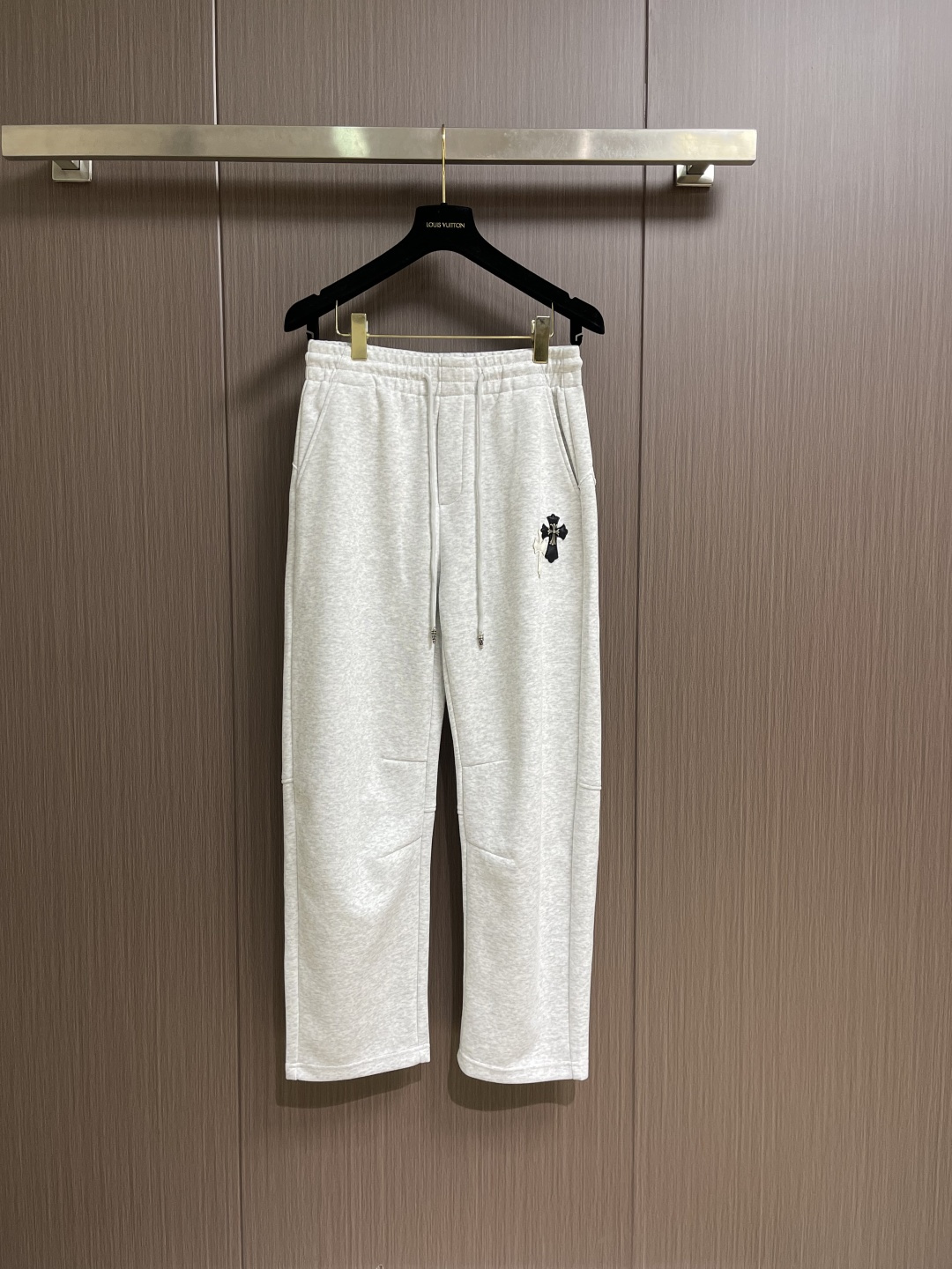 CH 克罗心十字花标识系列直筒卫裤，拼皮十字花设计，日本进口提花棉料，厚度和质感随意对比....面料质感