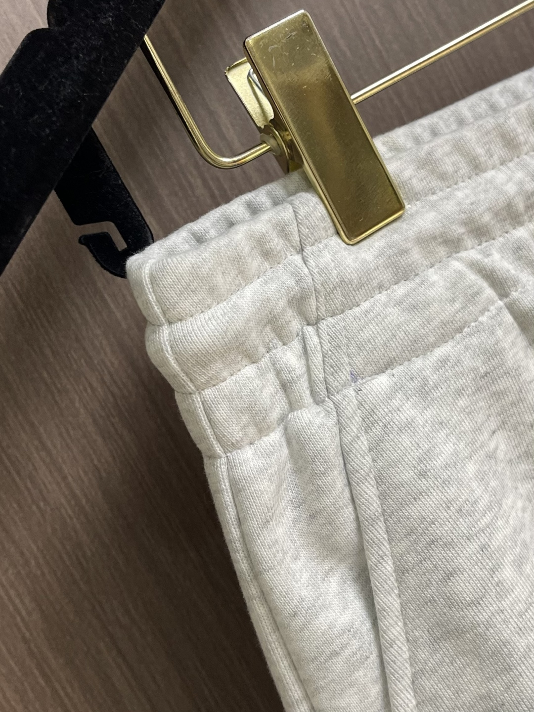 CH 克罗心十字花标识系列直筒卫裤，拼皮十字花设计，日本进口提花棉料，厚度和质感随意对比....面料质感