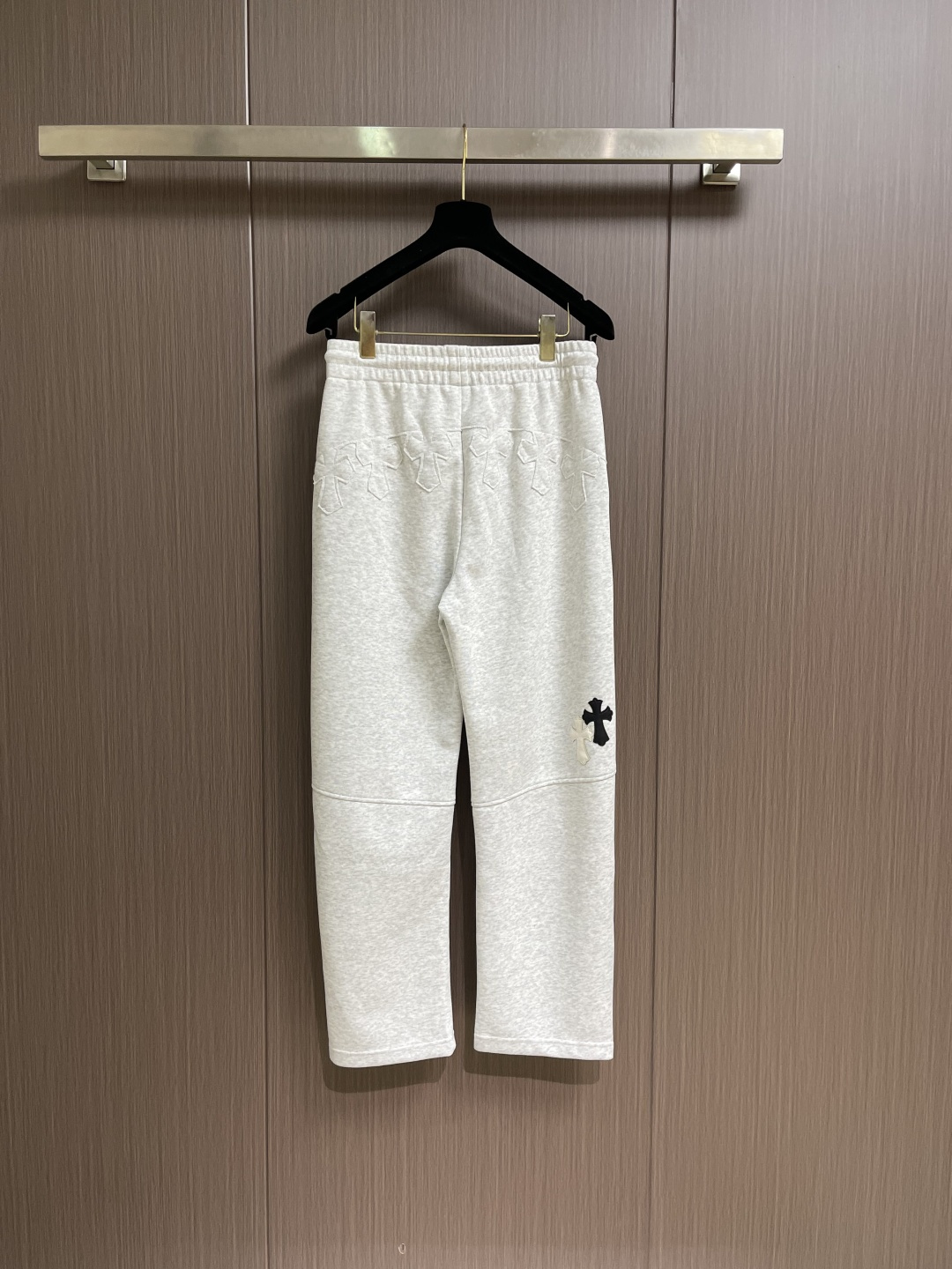 CH 克罗心十字花标识系列直筒卫裤，拼皮十字花设计，日本进口提花棉料，厚度和质感随意对比....面料质感