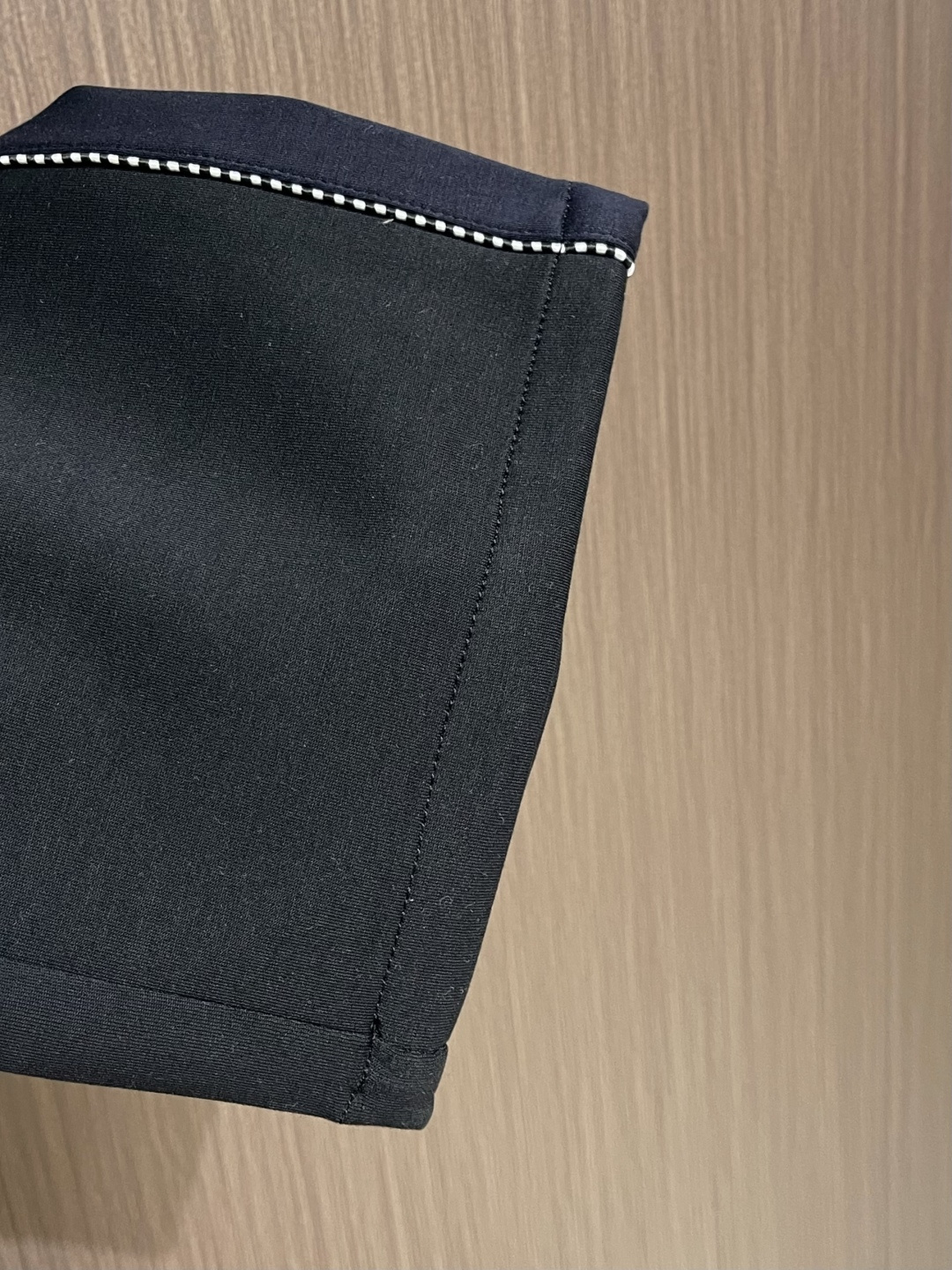 LOEWE 经典标针织运动休闲卫裤，情侣款卫裤推荐lw经典anagram标识点缀，识别度非常高 裤装整体