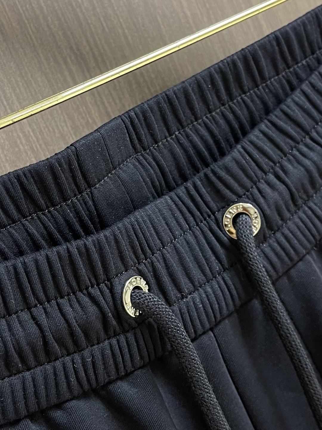 LOEWE 经典标针织运动休闲卫裤，情侣款卫裤推荐lw经典anagram标识点缀，识别度非常高 裤装整体