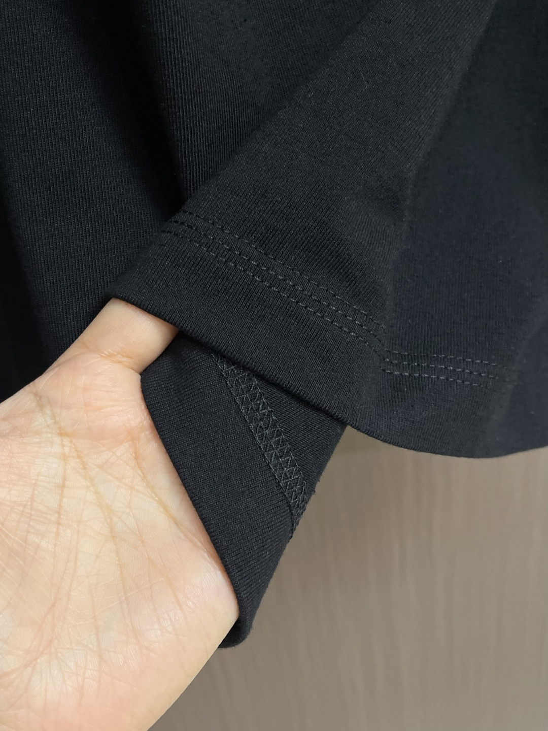 Loewe 2026ss春夏新款 罗意威刺绣logo标识胸前圆领T恤， 260g 32支双纱平纹纯棉面料