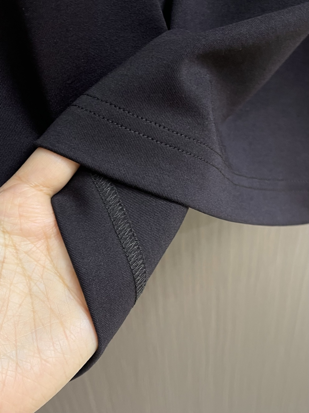 Dior 下摆小蜜蜂刺绣纯棉短袖t恤，时髦百搭小蜜蜂经典t，小迪高级极简系列，宽松os版型裁剪，不挑人款