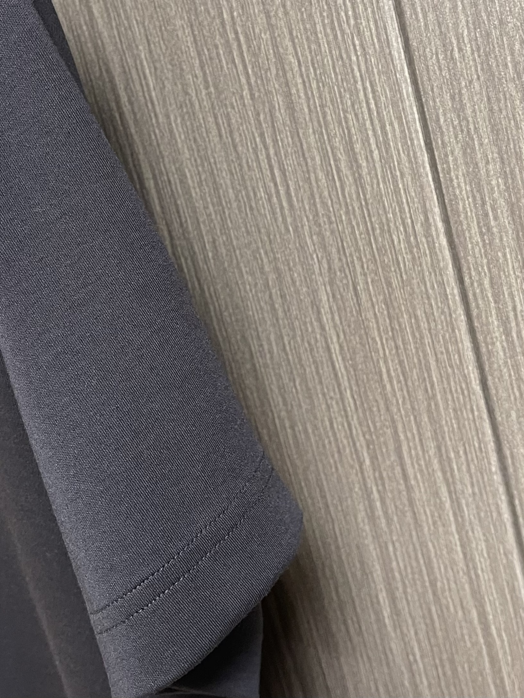 Dior 下摆小蜜蜂刺绣纯棉短袖t恤，时髦百搭小蜜蜂经典t，小迪高级极简系列，宽松os版型裁剪，不挑人款