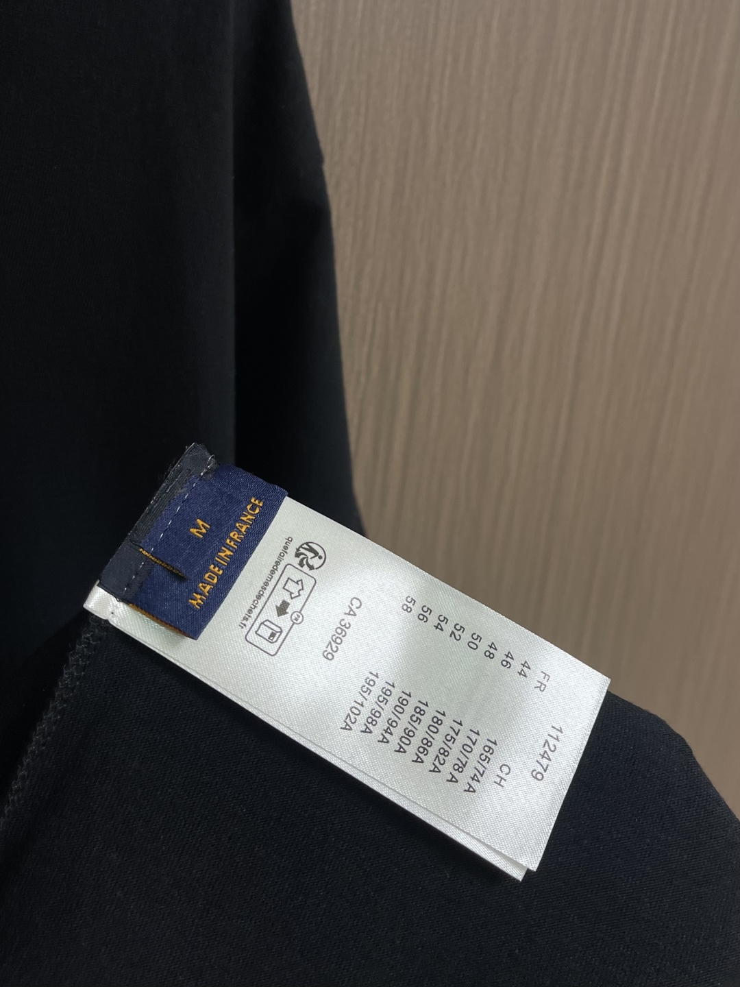LV 2026SS 限定新品涂鸦logo印花短袖T恤，基础简约百搭款式，面料采用是高克重的针织棉布料，柔