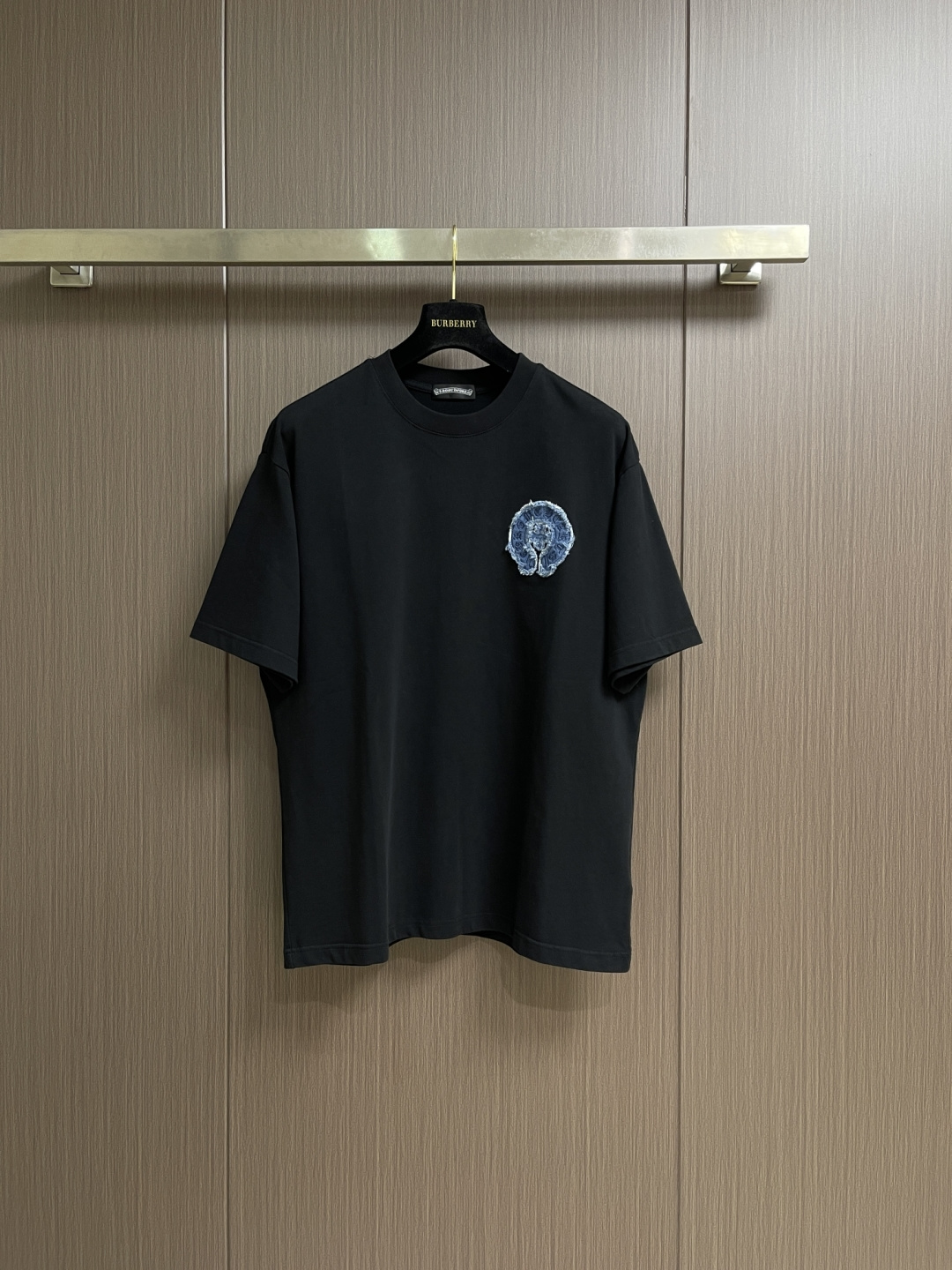 NO:744049,Chrome Hearts CH Chrome Hearts 2026SS early spring new chest patchwork cross flower short-sleeved T-shirt, patchwork cross flower design, customized high-weave pure cotton fabric, exquisite cross flower super craftsmanship, fashionable design and great effect on the body. Size S-XL, chrome hearts, chrome hearts, T-shirt, tees, t-shirt,19860909Chrome Hearts CH 克罗心 2026SS早春新款胸前拼布十字花短袖T恤,拼布十字花设计,订制高织纯棉面料,精美十字花超强工艺,设计时尚潮流 上身效果超赞.尺码S-XL,,chrome hearts,chrome hearts,T-shirt,tees，t-shirt,,Men's clothing