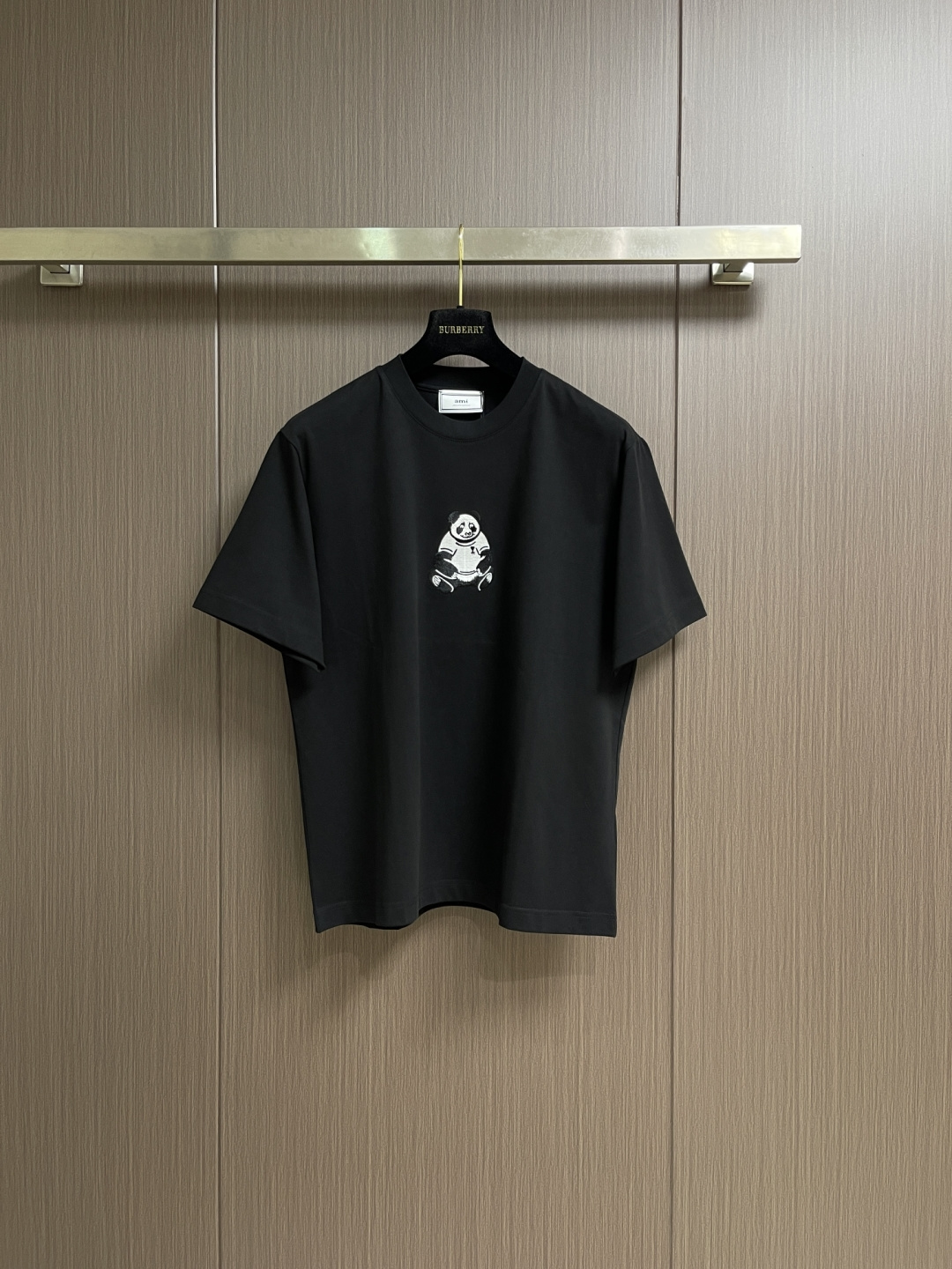 NO:744044,AMI 2026SS early spring new panda limited love embroidered round neck T-shirt, custom-woven and dyed pure cotton 300 grams of heavy wash water fabric, fine workmanship. The same loose shoulder version for men and women, fashionable and elegant. Sizes S-XL, tees, t-shirt,19860909AMI 2026SS早春新款熊猫限定爱心刺绣圆领T恤,定织定染纯棉300克重洗水面料,做工精细.男女同款宽松落肩版型,时尚大气.尺码S-XL,,tees，t-shirt,,Men's clothing