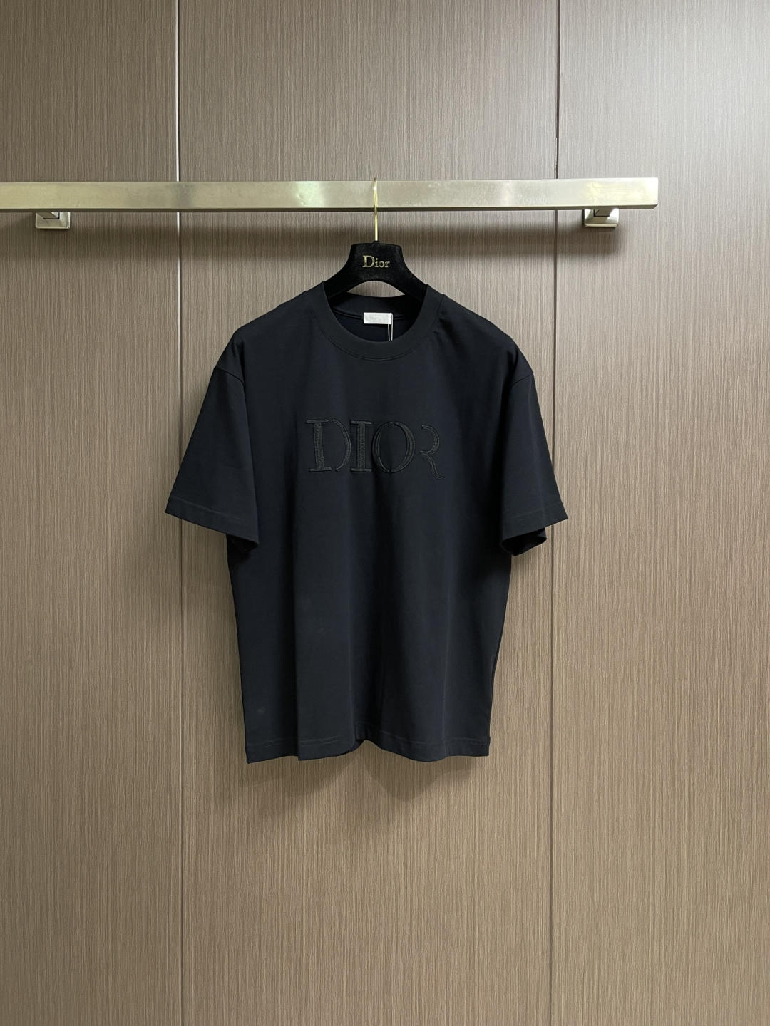 NO:744041,DIOR 2026ss new summer logo embroidered round neck short-sleeved T-shirt, custom-made fabrics selected from mercerized cotton, light and breathable, silky and comfortable upper body, classic and versatile. Sizes S-XL, dior, T-shirt, tees, t-shirt,19860909DIOR 2026ss 夏季新款logo标识刺绣圆领短袖T恤,定制客供面料精选丝光棉 轻薄透气 上身丝滑舒适 经典百搭 .尺码S-XL,,dior,T-shirt,tees，t-shirt,,Men's clothing