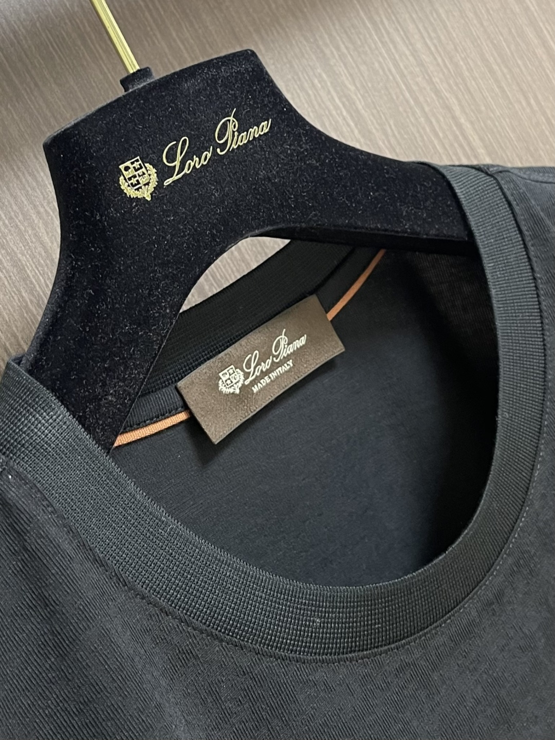 Loro piana LoroPiana 2026ss早春新款短袖T恤打底衫，全品相！采用胸前logo口